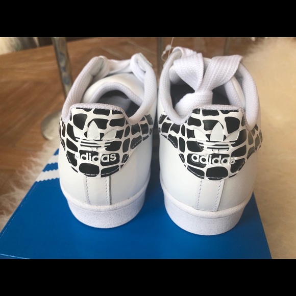 BNWT Rare Adidas Superstars Zebra Print/GOLD SZ 6! - Picture 7 of 12